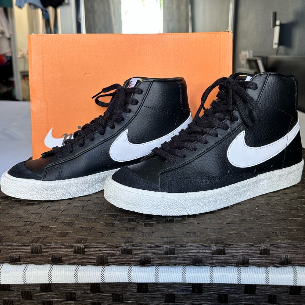 Nike Blazer Mid ‘77 Mens 8.5 Womens 10